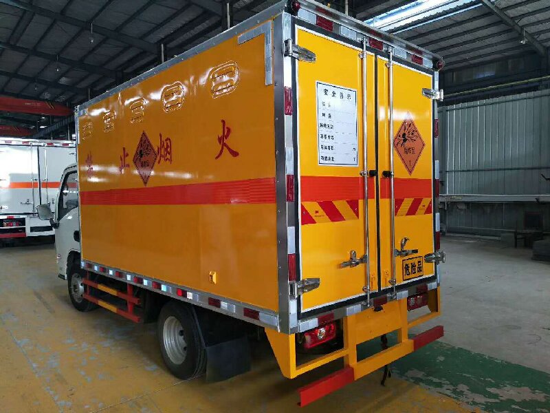 成都到南木林危險品運輸