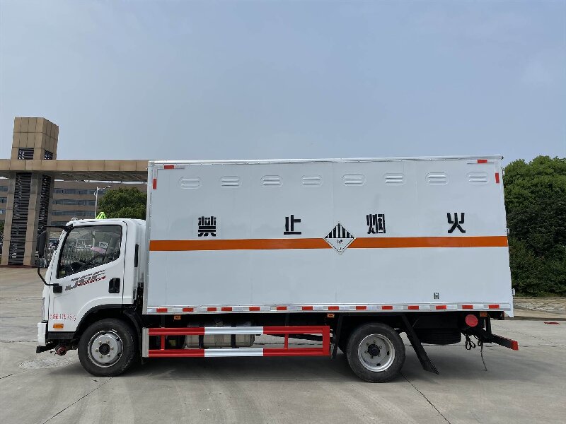 成都到興業(yè)危險品運輸